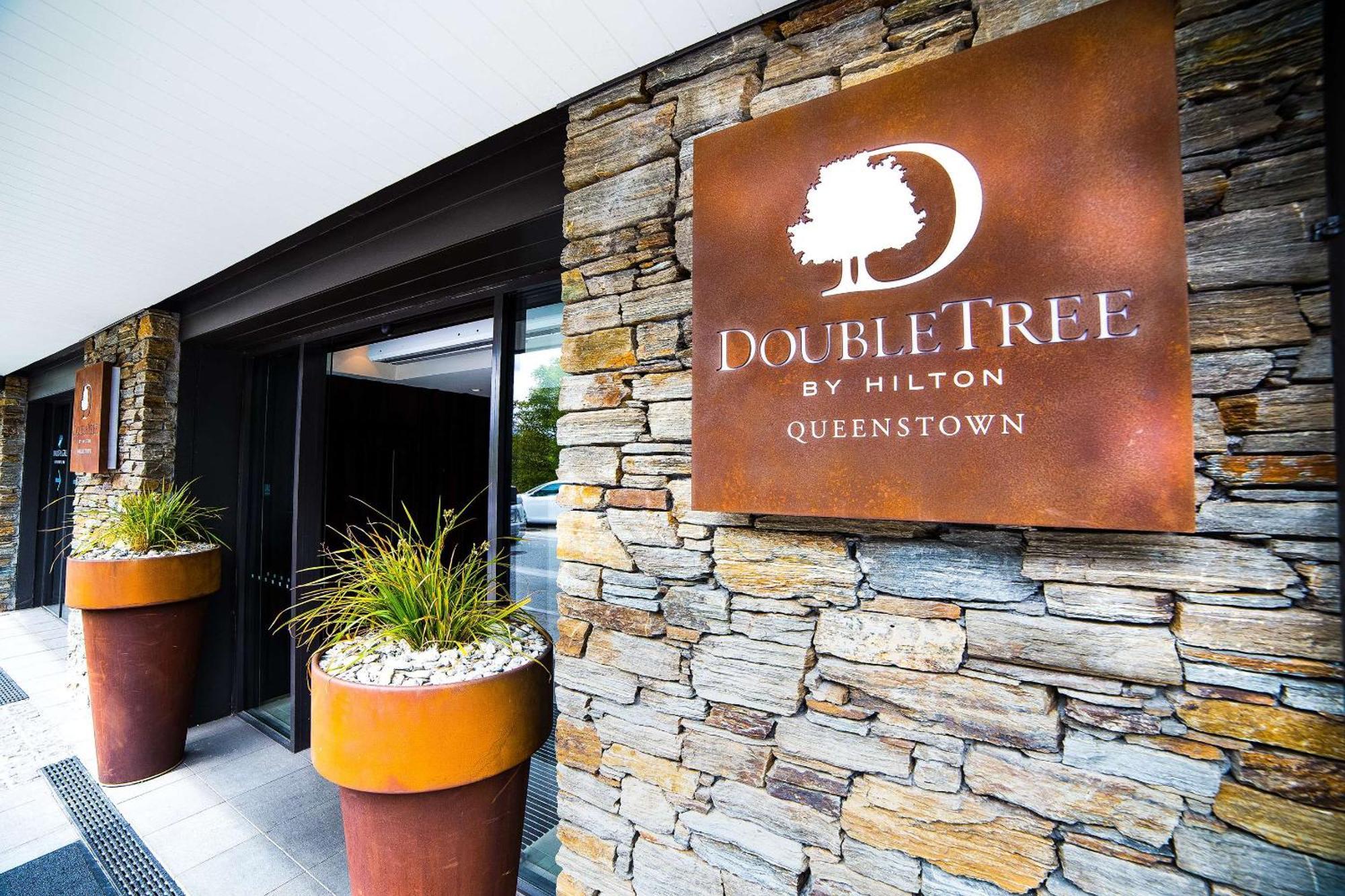 Doubletree By Hilton Квинстаун Экстерьер фото